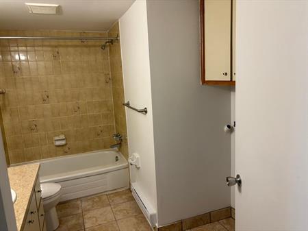 Beau 41/2 à Laval 5 minutes du métro