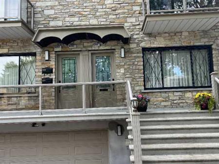 4 ½ à louer spacieux et lumineux semi meublé