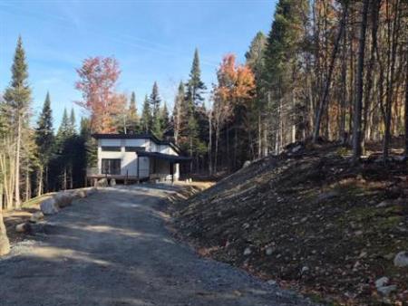 Lumineuse Maison à Louer au Lac Supérieur