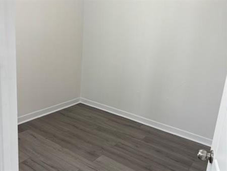 Occasion 41/2 rénové à neuf, 3e étage $700