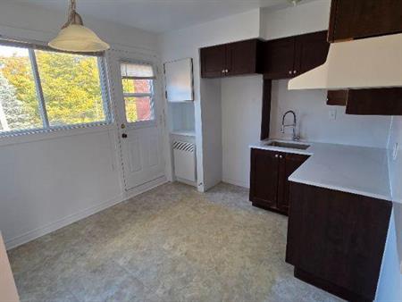 🏡✨ 3 ½ À LOUER – FRAÎCHEMENT RÉNOVÉ ! ✨🏡