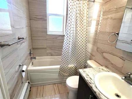 5½ ENTIEREMENT REFAIT-5 MNTS MT ROYAL ET UNIVERSITÉS- 3 CAC