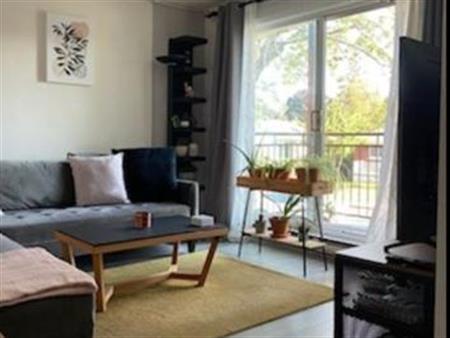 4 1/2 Chomedey Pont Lachapelle / Aut. 15 - Stationnement