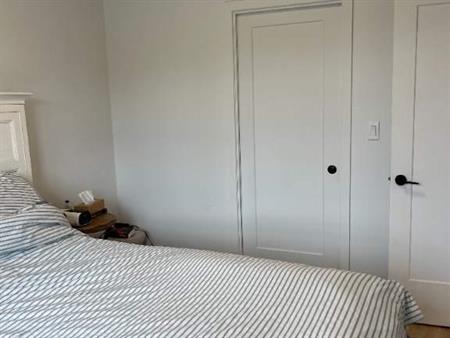 Grand 3 1/2 Mont-St-Hilaire 884pi2