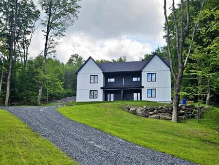 Jumelé neuf à louer Shefford