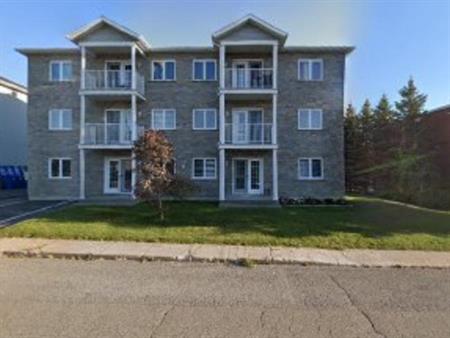 Logement 4 1/2 style condo