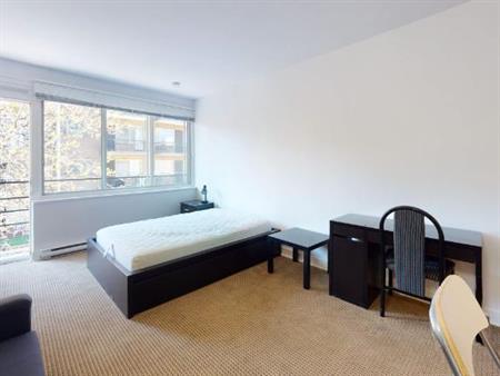 GHETTO MCGILL- 3 ½ RÉNOVÉ & MEUBLÉ – 1 CHAMBRE FERMÉE