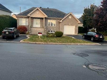 Maison spacieuse 4 ½ sur deux étages