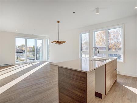 IMMEUBLE 55 ans et plus - 4 1/2 STATIONNEMENT INTÉRIEUR - ASCENSEUR