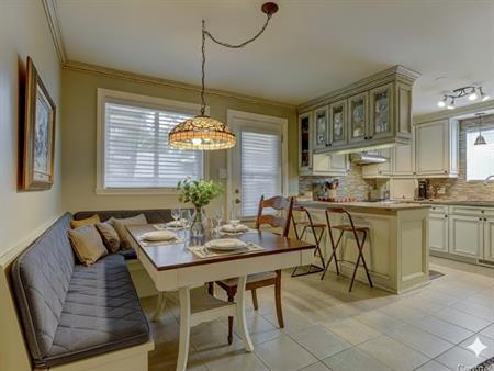 5 ½ avec jardin privé et 3 stationnements