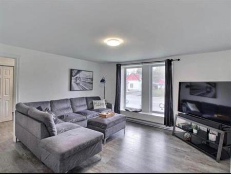 Logement a louer tout inclus 5 1/2 (3 Chambres a coucher)