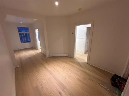 Superbe 6 1/2 rénové et disponible