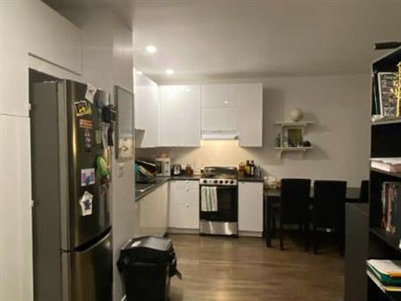 3 1/2 à louer pour 1er Janvier, 4 min à du metro, chauffé, parking disponible