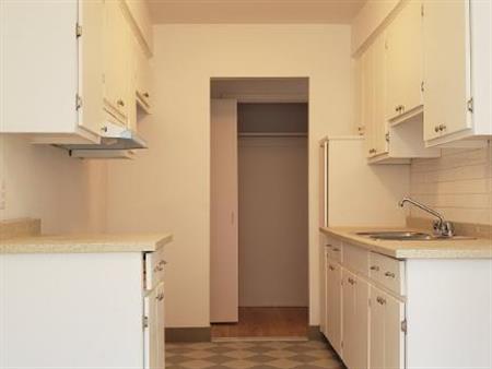 3 1/2 Rénové Chauffé/Eau Chaude/Entrée Laveuse et Sècheuse 1 AVRIL 2026