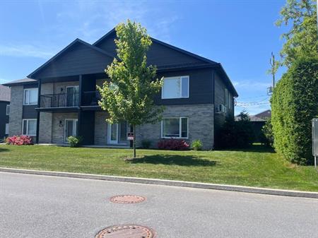 Grand 5 1/2 avec petit cours priver