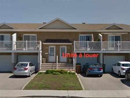 Maison de ville avec garage à louer