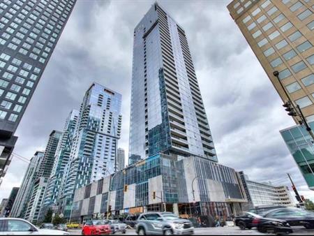 Condo moderne à louer – Vue exceptionnelle au cœur du centre-ville